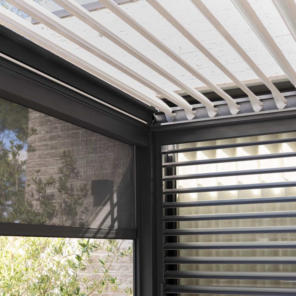 Pérgola bioclimática motorizada de aluminio Clima Astra