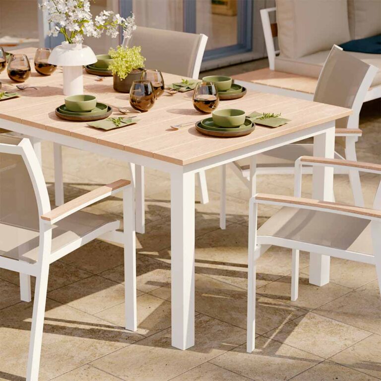 Table de jardin fixe 6 à 8 personnes en aluminium blanc et effet bois Clara
