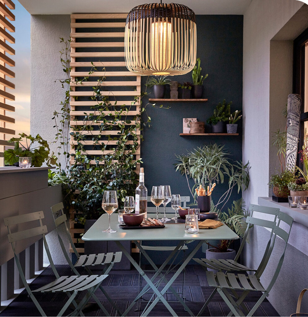 aménager son balcon avec l'ensemble flora et les luminaires d'extérieurs Inspire