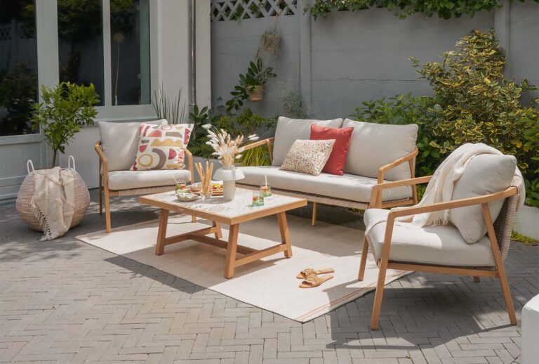 Routine express : 3 minutes pour chouchouter votre salon de jardin