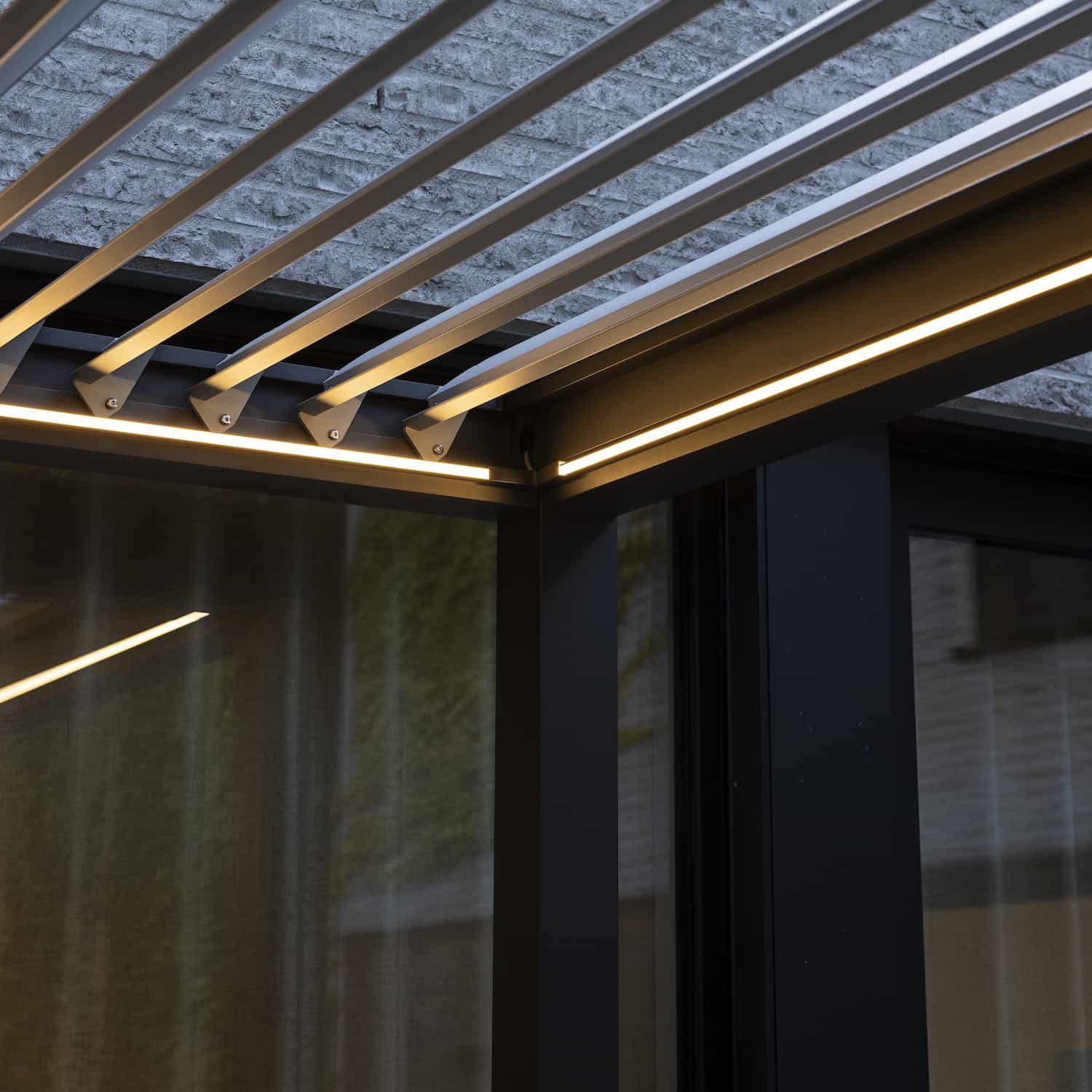 Pergola bioclimatique motorisé aluminium Clima Astra 300x393 cm, anthracite
