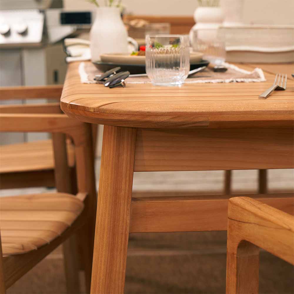 Πώς να συντηρήσετε ένα σετ κήπου από teak: οι συμβουλές για να το κάνετε να διαρκέσει για χρόνια